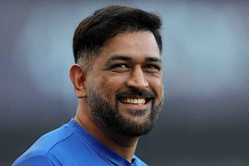 mahendra singh dhoni smile and see old